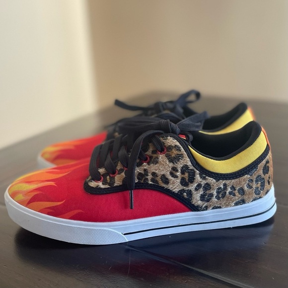 Vlado Spectro 3 Limited Edition Flames Men’s Sneakers - Picture 4 of 9